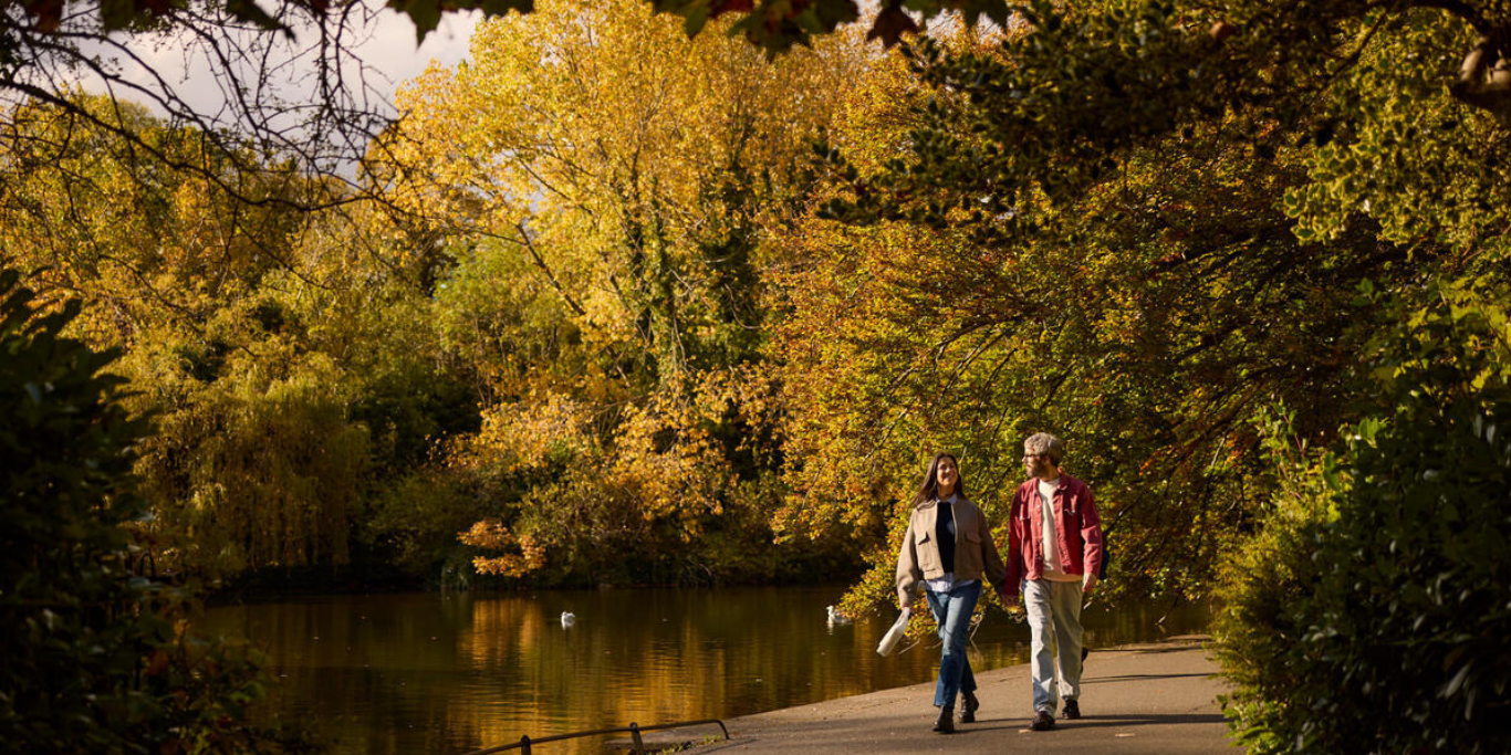 couples walk stephens green